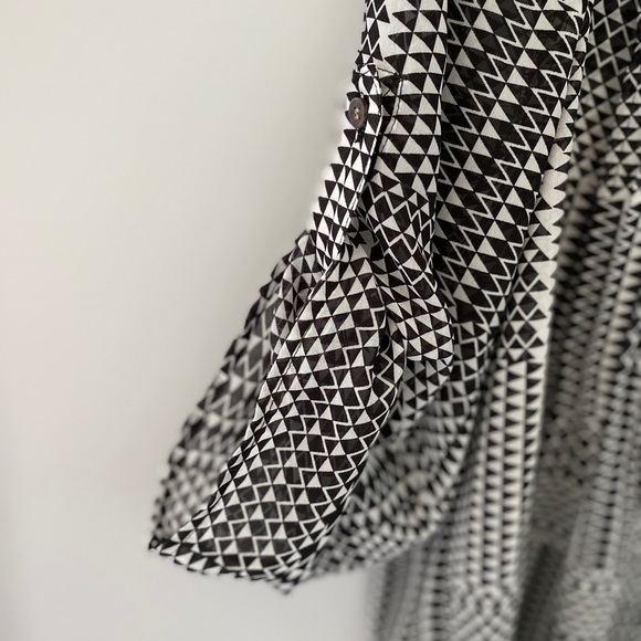 Chaus White and Black Geometric Print Blouse - Picture 6 of 7
